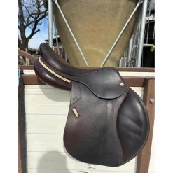 À vendre : Selle CDW 17.5" couleur chocolat - 2022*CWD Best