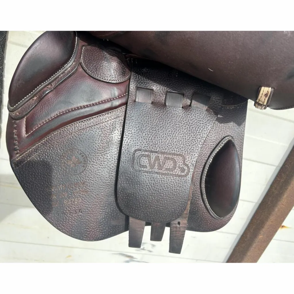 À vendre : Selle CDW 17.5" couleur chocolat - 2022*CWD Best