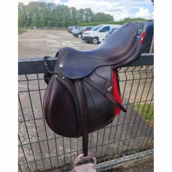 À VENDRE : Selle Équipe Évolution Spéciale – 17,5 pouces*Equipe Best