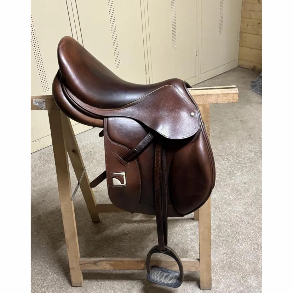 Childeric Selles D'Obstacle>À vendre: Selle CSO modèle FMCL