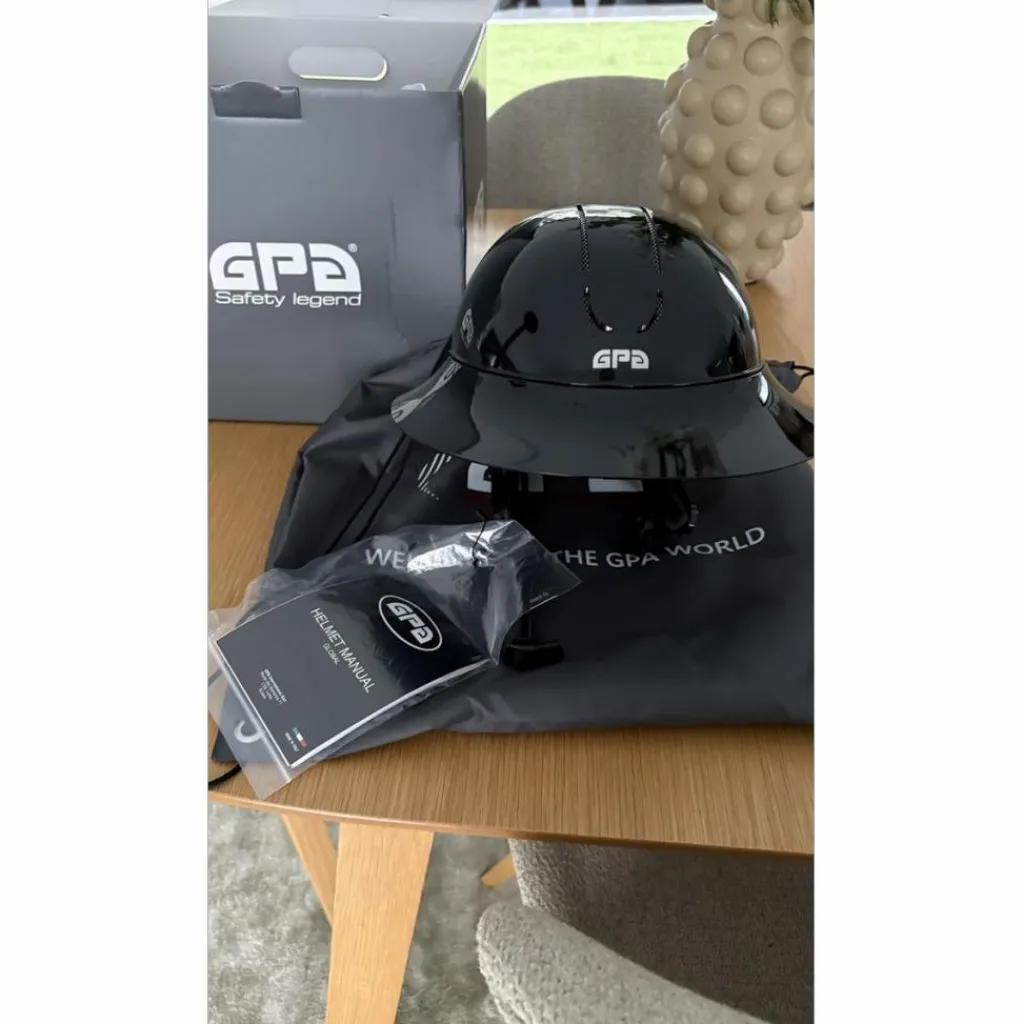 GPA Casques Et Bombes>Casque First Lady noir brillant