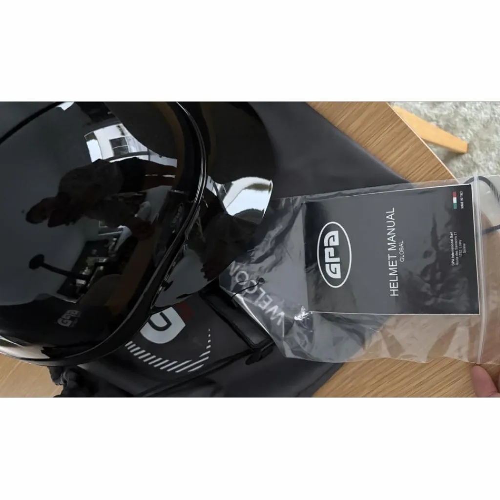 GPA Casques Et Bombes>Casque First Lady noir brillant