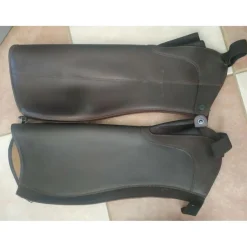 Chaps><noscript><img width=