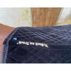 Back on Track Ensemble Tapis + Bonnet><noscript><img width=