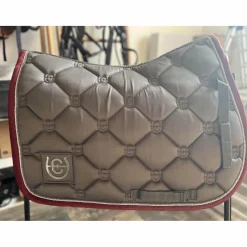 Equestrian Stockholm Ensemble Tapis + Bonnet><noscript><img width=