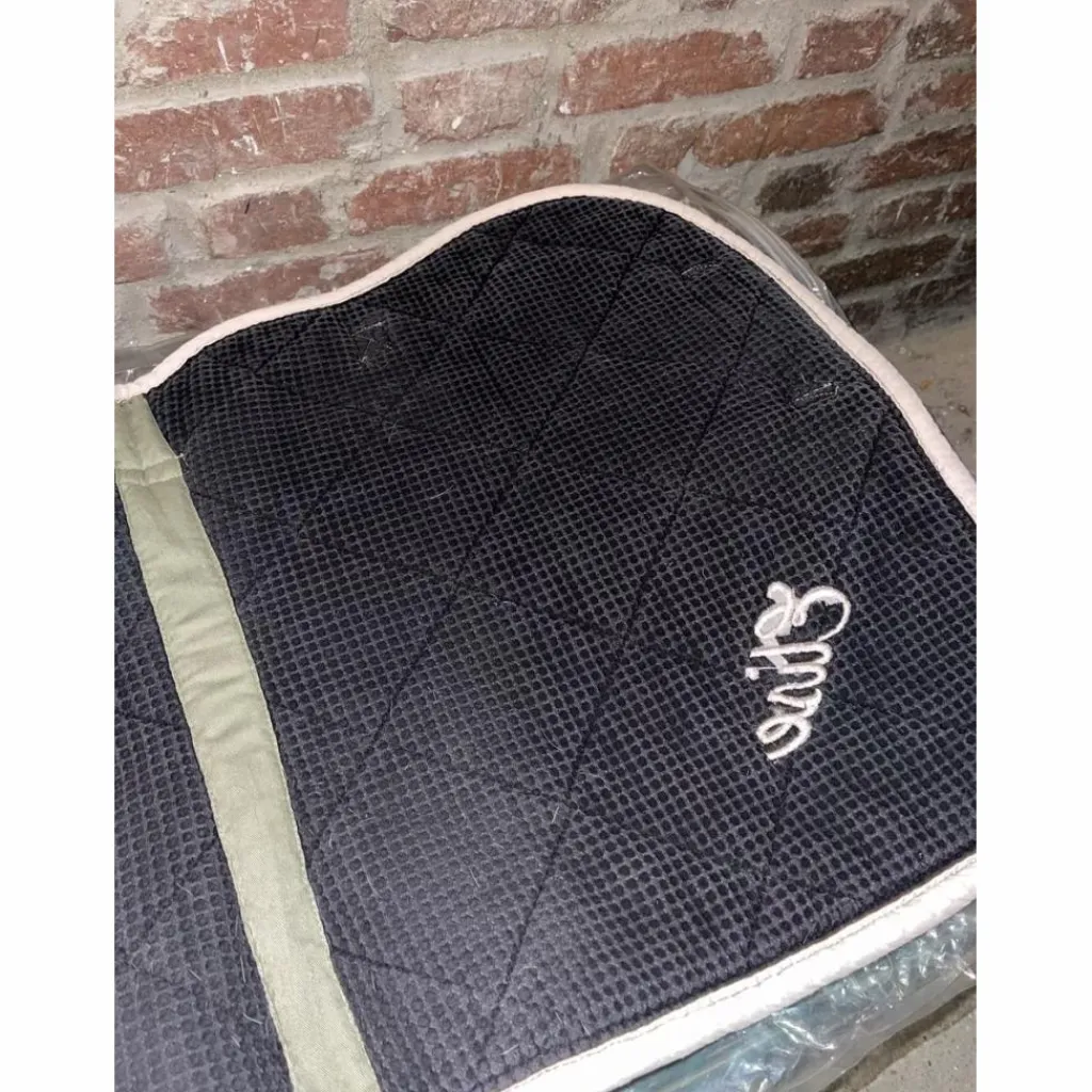 Ensemble poney tapis brodé "Elise" et bonnet vert amande*HFI Sale