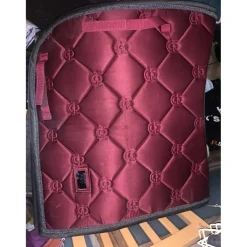 Equestrian Stockholm Ensemble Tapis + Bonnet>Equestrian Dark Bordeaux