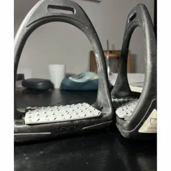 Compositi Etriers>Etrier