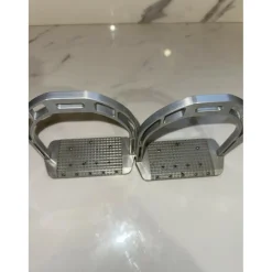Etrier MOS en aluminium en très bon état.*MOS Equitation Hot