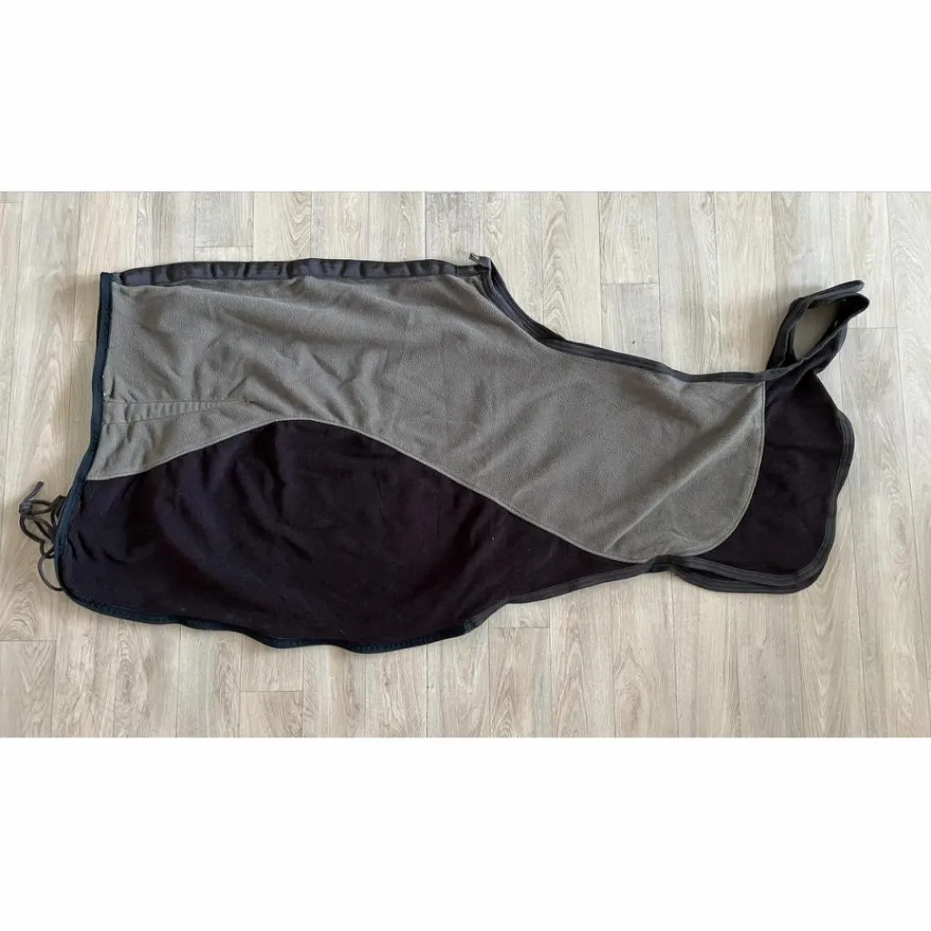 Fouganza Couvres-Reins>, Couvre rein, 125