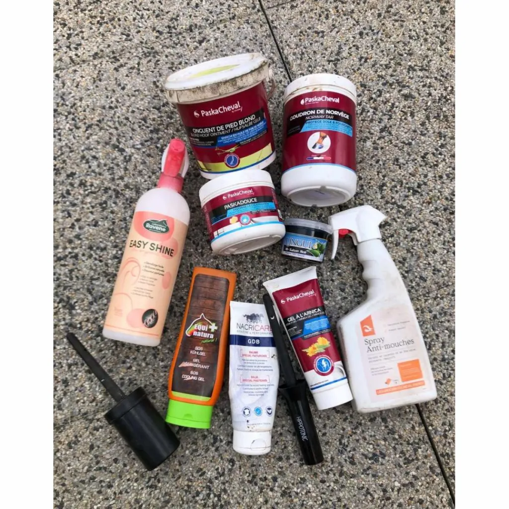 Lot produits soin cheval crème spray démêlant graisse baume*- Marque inconnue - Sale