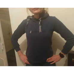 Pull neuf taille L (équivaut M)*Volte Hot