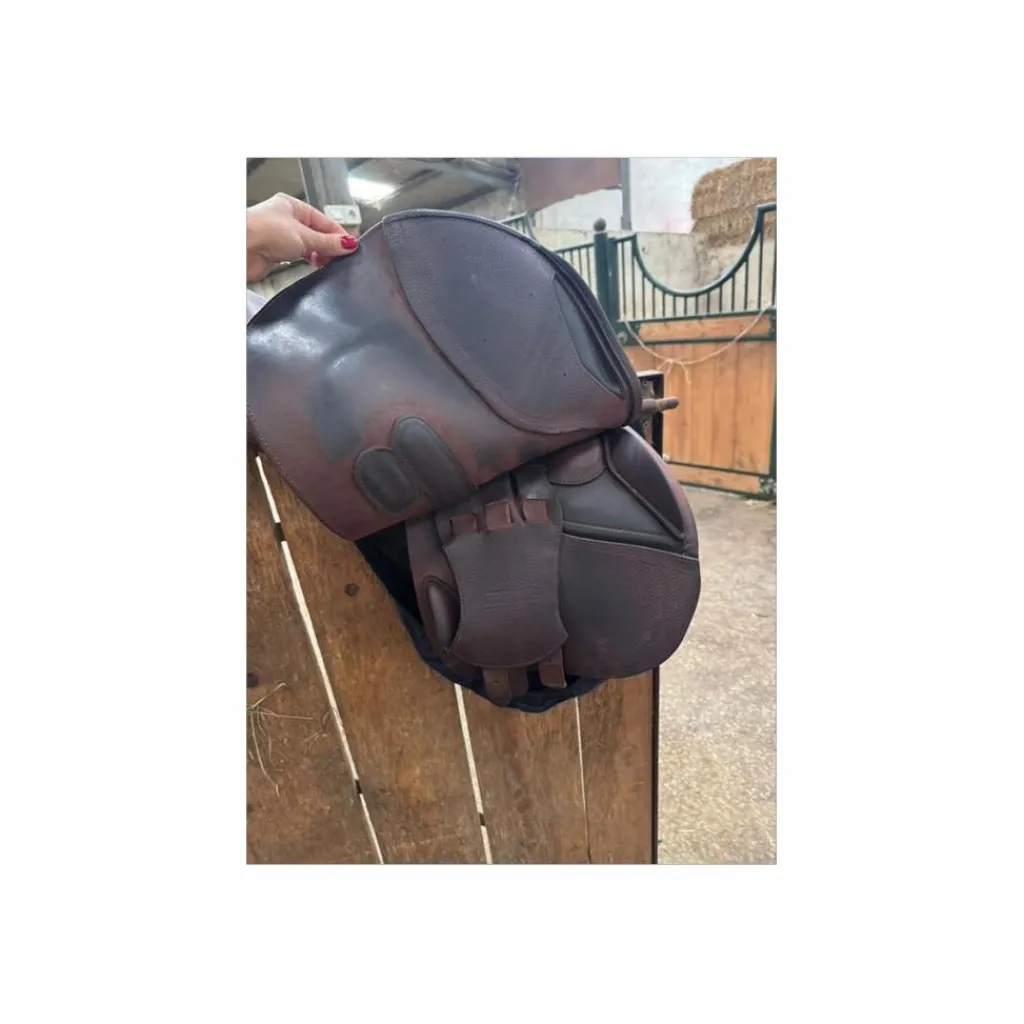 GBS Selles D'Obstacle>Selle 17 semi creuse