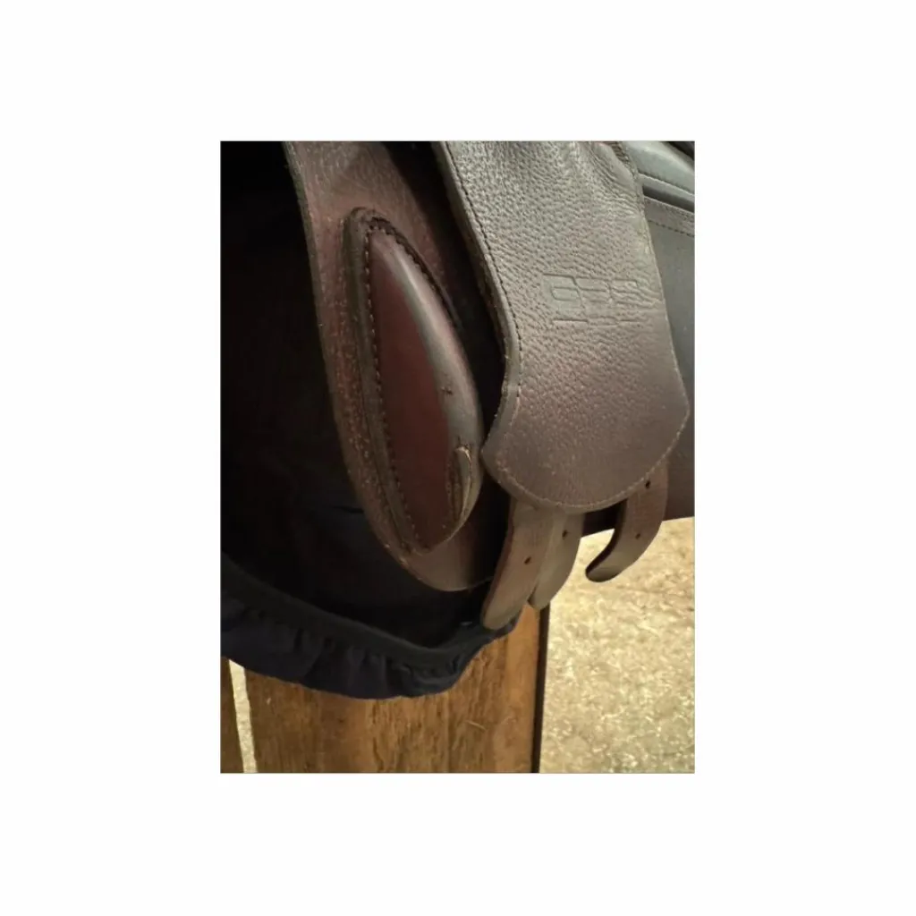 GBS Selles D'Obstacle>Selle 17 semi creuse