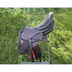 Childeric Selles D'Obstacle>Selle sans quartier 18" Havane Châtaigne