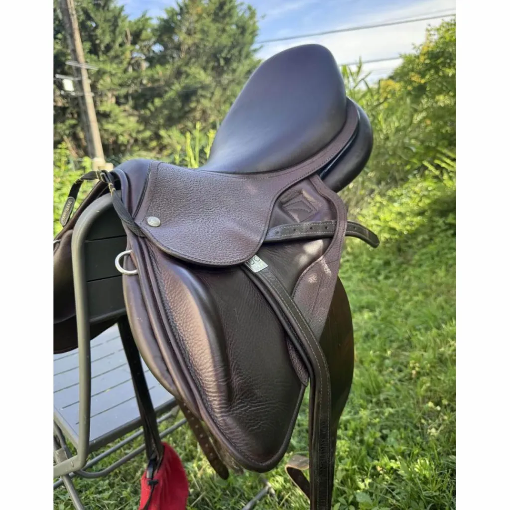 Childeric Selles D'Obstacle>Selle sans quartier 18" Havane Châtaigne