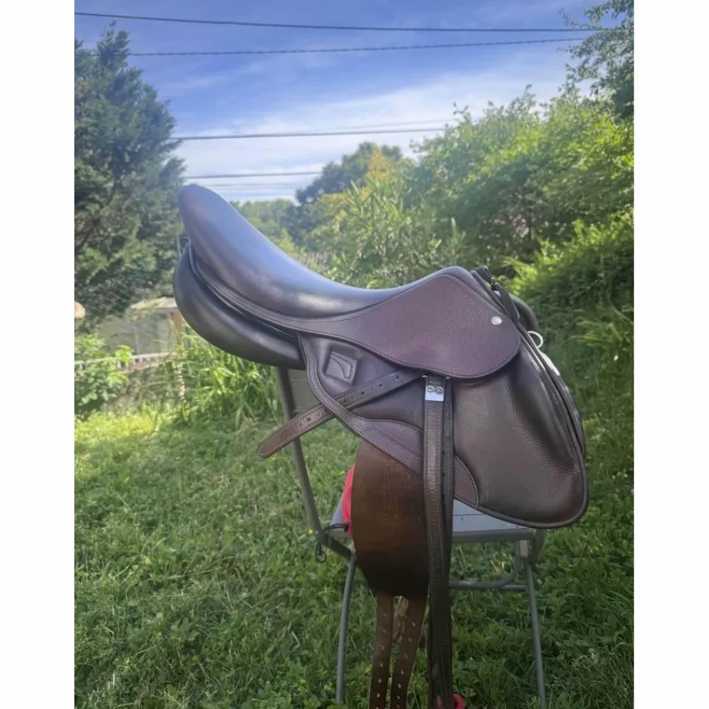 Childeric Selles D'Obstacle>Selle sans quartier 18" Havane Châtaigne