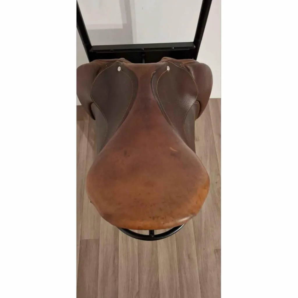 Selle cuir 17,5" bon état avec étrivières et sangle*Fouganza Hot