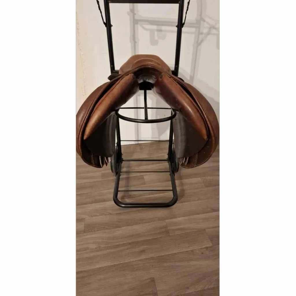 Selle cuir 17,5" bon état avec étrivières et sangle*Fouganza Hot