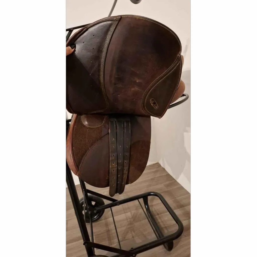 Selle cuir 17,5" bon état avec étrivières et sangle*Fouganza Hot
