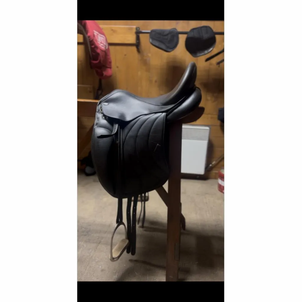 Selle de dressage*Eric Thomas Hot