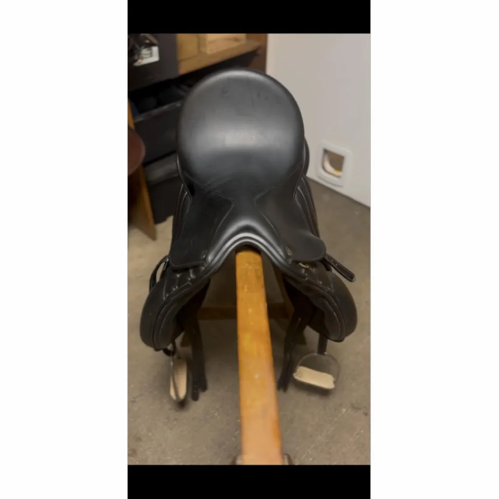 Selle de dressage*Eric Thomas Hot
