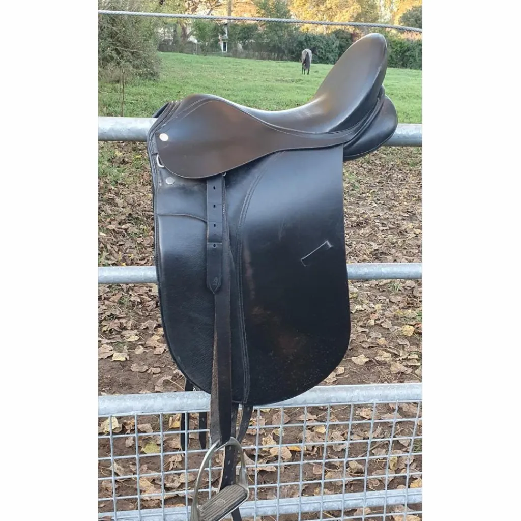 Selle de dressage*- Marque inconnue - Hot