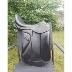 Selle de dressage 17,5*Sellerie Baude Sale
