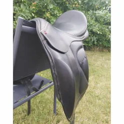 Selle de dressage 17,5*Sellerie Baude Sale