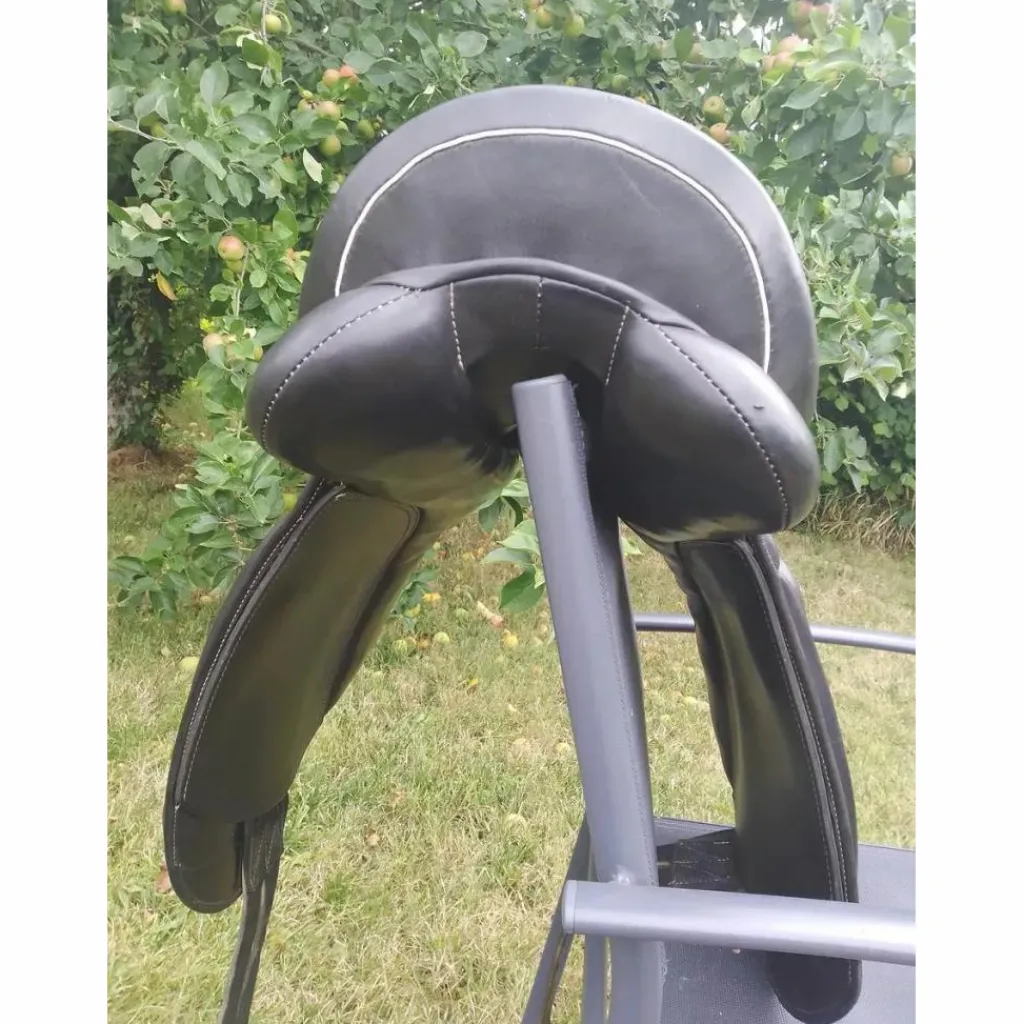 Selle de dressage 17,5*Sellerie Baude Discount