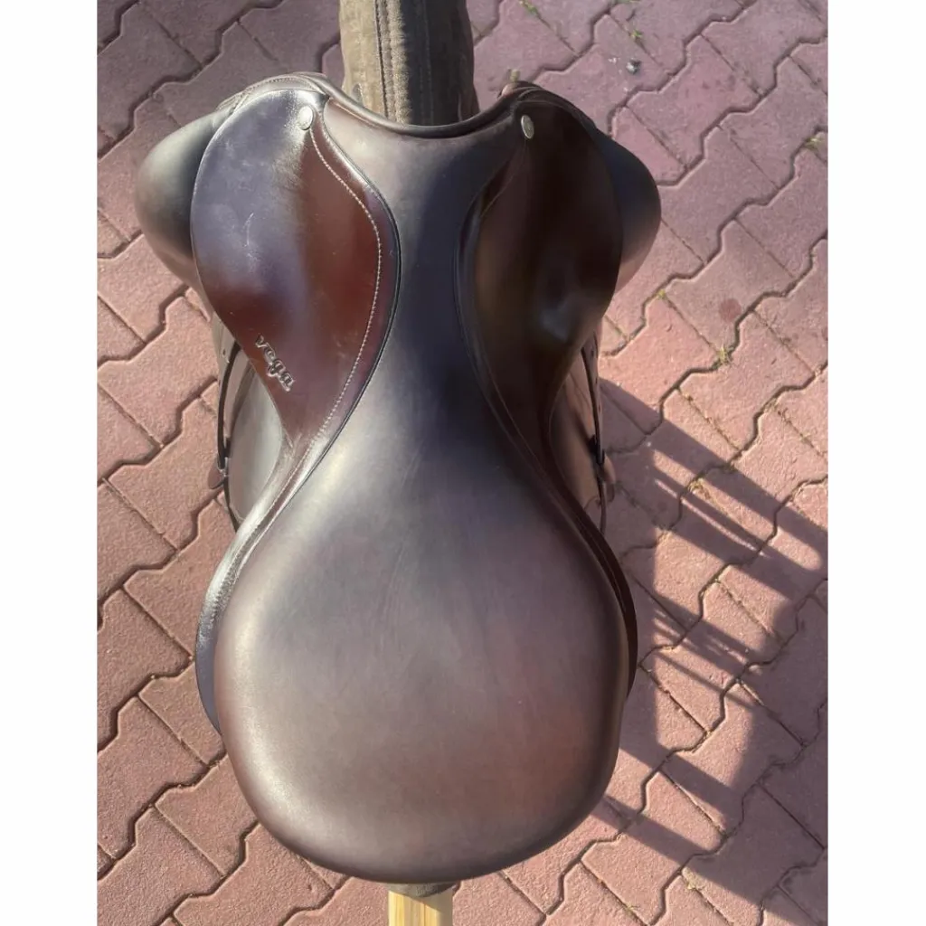 Amerigo Selles De Dressage>Selle de dressage Vega 17 pouces