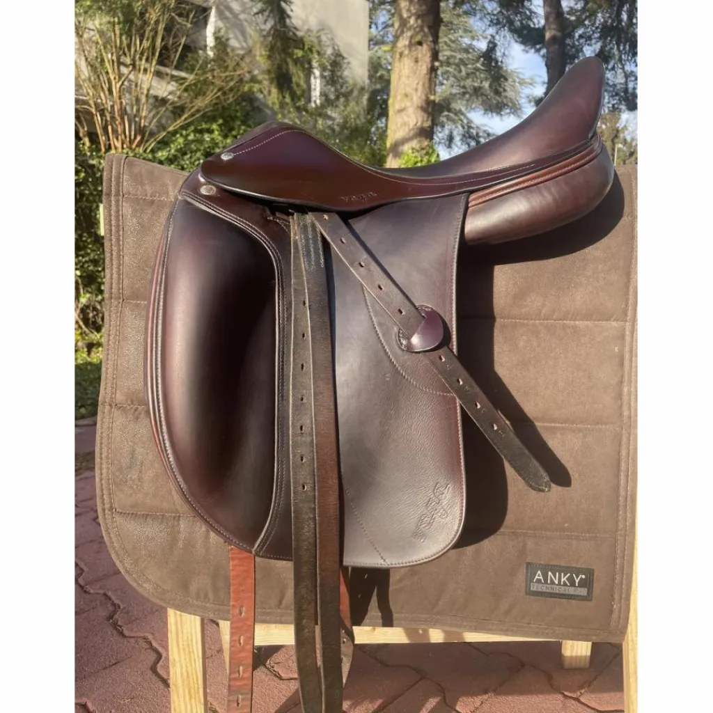Amerigo Selles De Dressage>Selle de dressage Vega 17 pouces