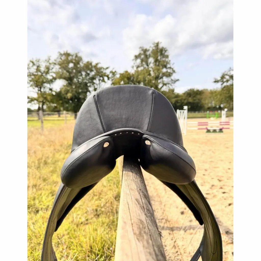 Antares Selles De Dressage>Selle de dressage Antarès Cadence – 1700 (valeur en création sur mesure)