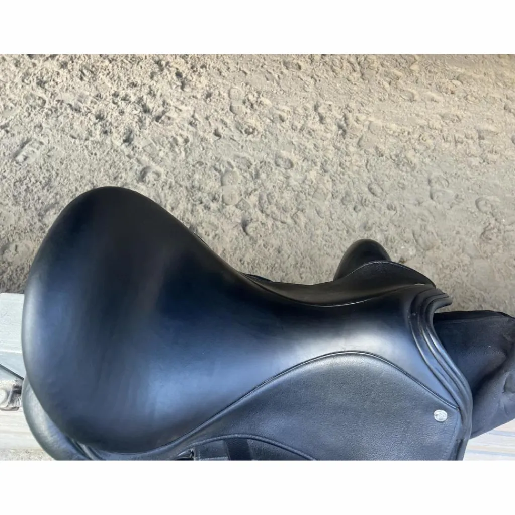 Selle de dressage 17,5*Custom Saddlery Hot