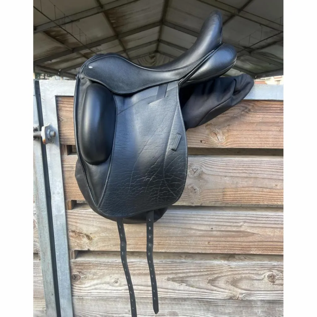 Selle de dressage 17,5*Custom Saddlery Hot
