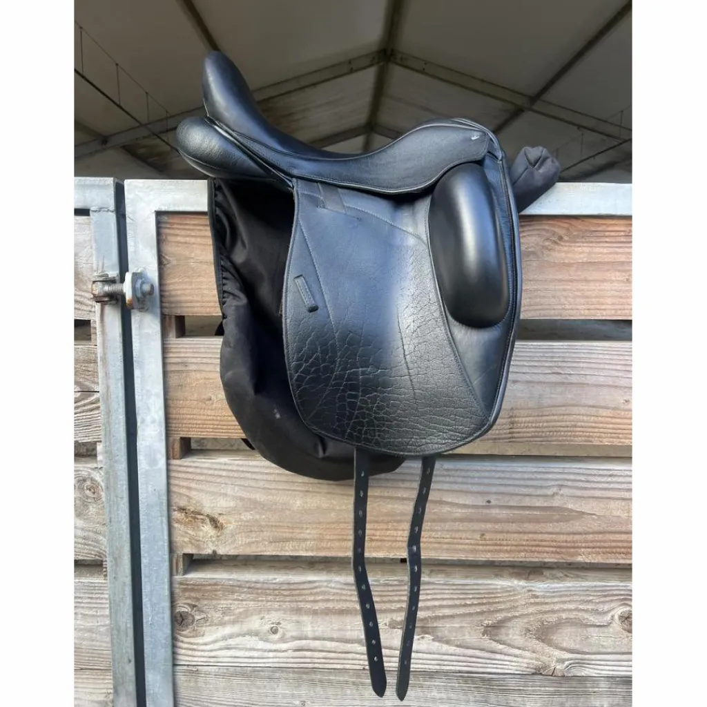 Selle de dressage 17,5*Custom Saddlery Hot