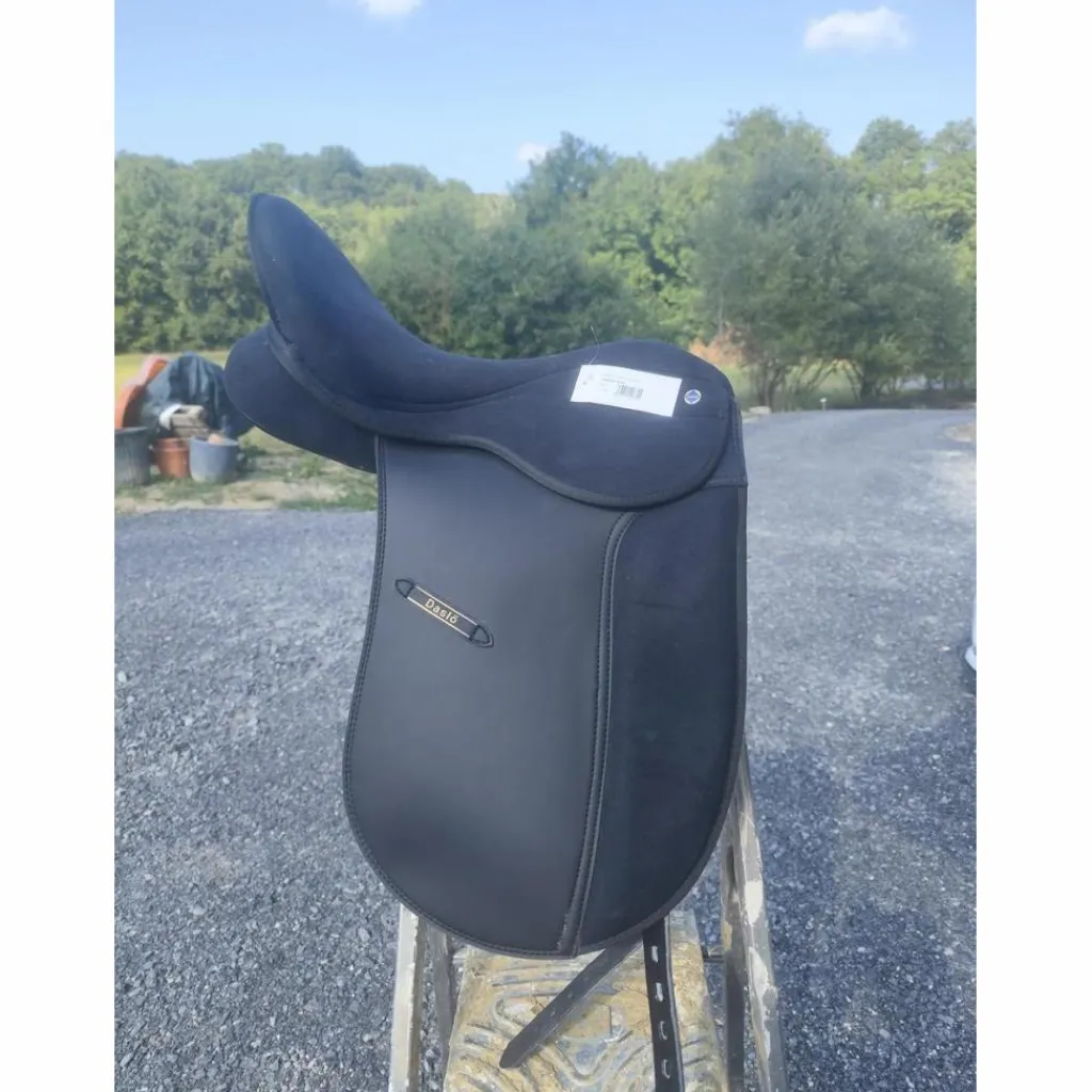 - Marque inconnue - Selles De Dressage>Selle de dressage Daslo 17 p
