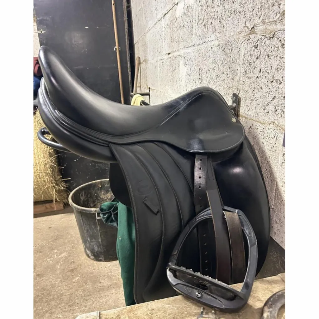 Selle de dressage*Devoucoux Sale