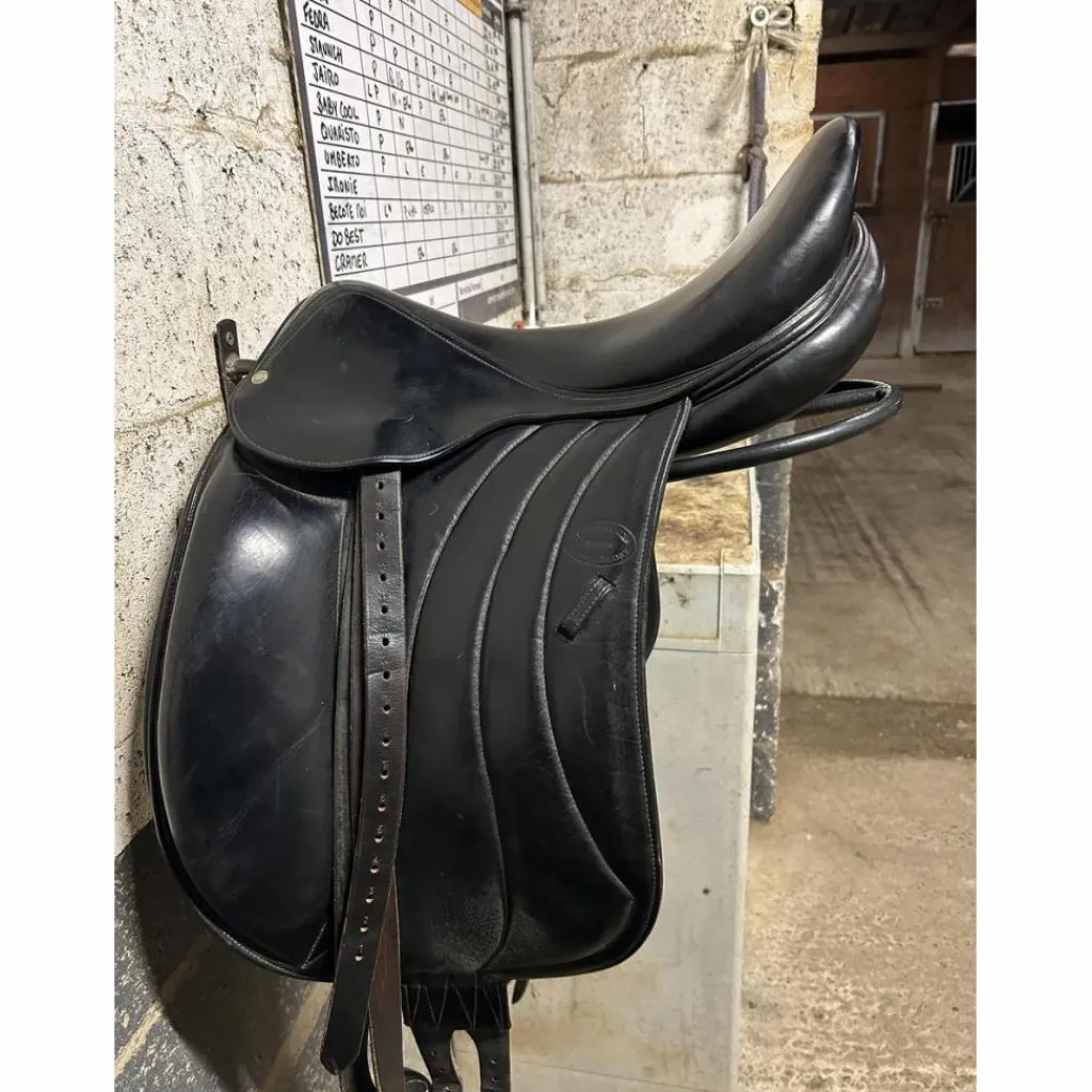 Selle de dressage*Devoucoux Sale