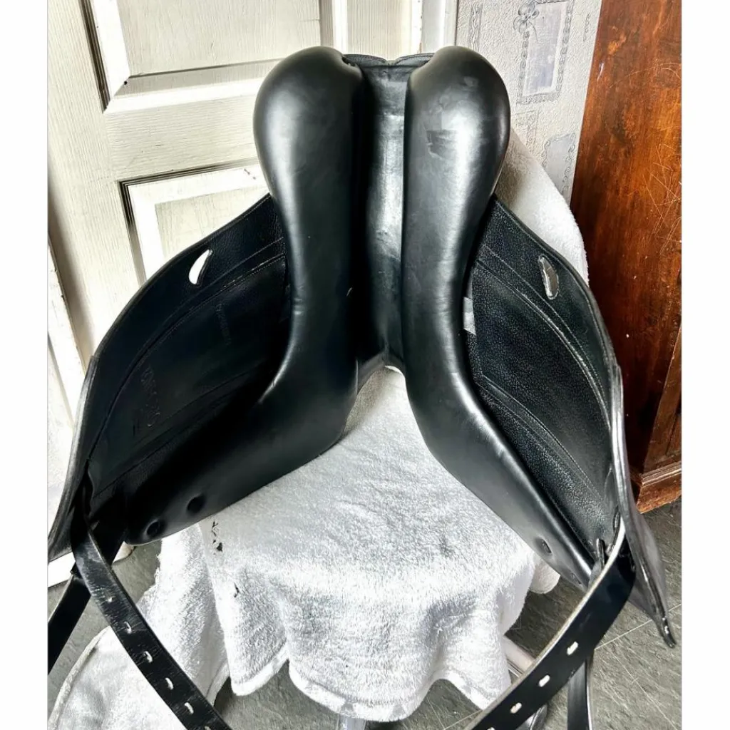 Selle de dressage Emporio*Equipe Hot