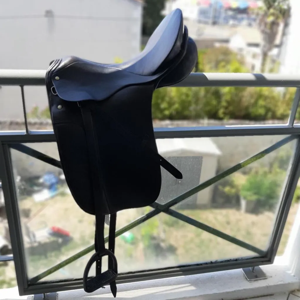 - Marque inconnue - Selles De Dressage>Selle de dressage et bride en cuir noir
