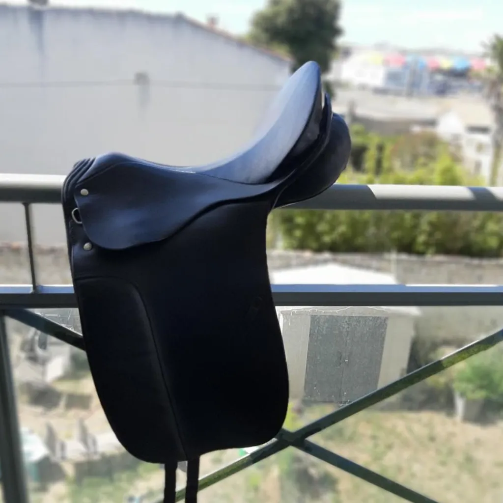 - Marque inconnue - Selles De Dressage>Selle de dressage et bride en cuir noir