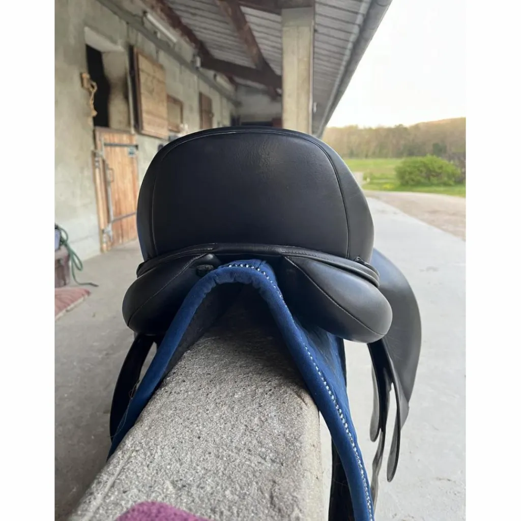 Selle de dressage 17pouces*Ikonic Clearance