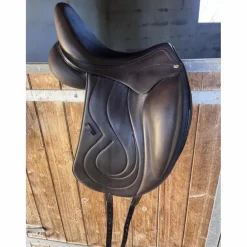 Selle de dressage noire 2022*- Marque inconnue - Hot