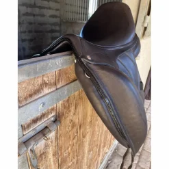 Selle de dressage noire 2022*- Marque inconnue - Hot