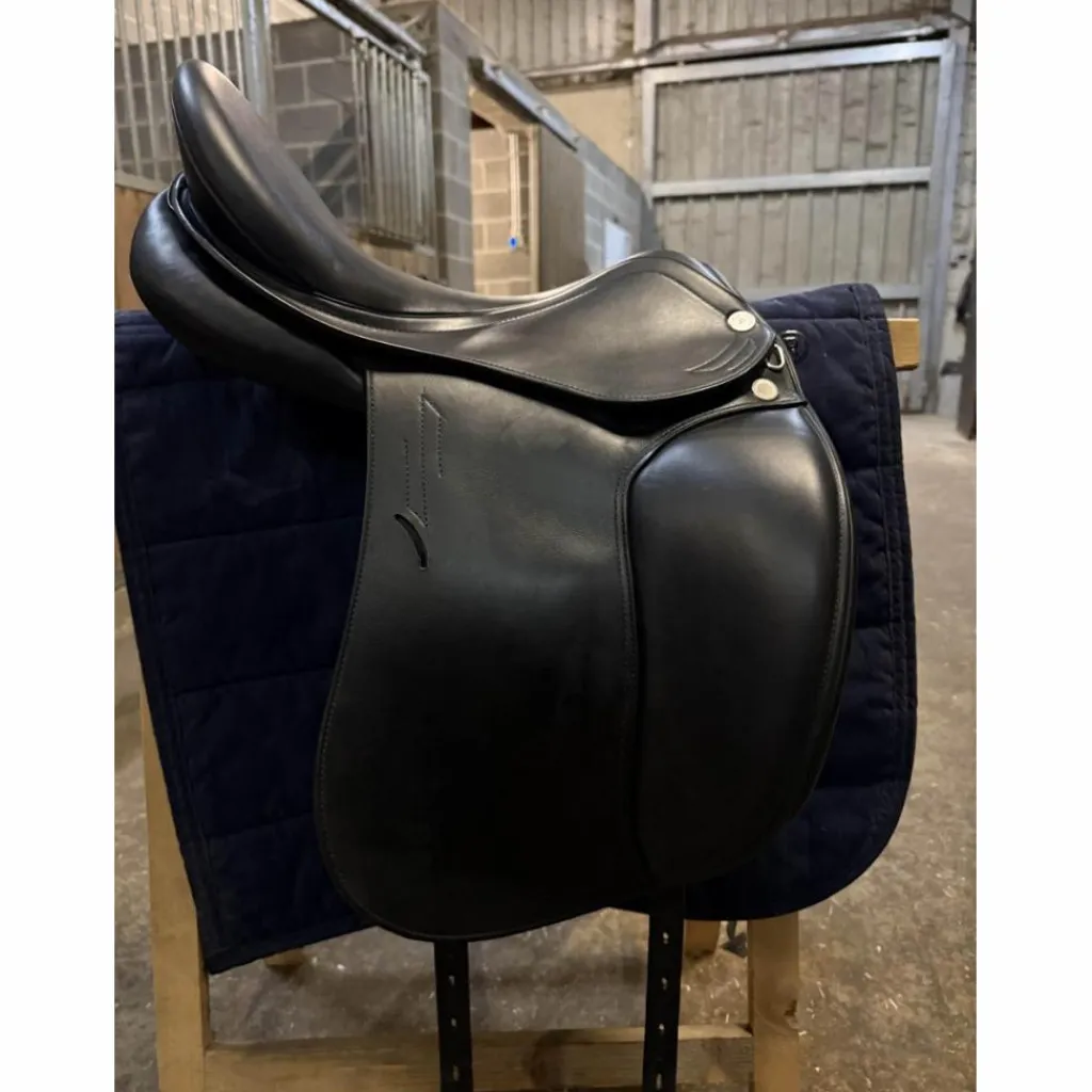 Selle de dressage 17p noire*Prestige Outlet