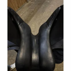 Selle de dressage 17p noire*Prestige Outlet