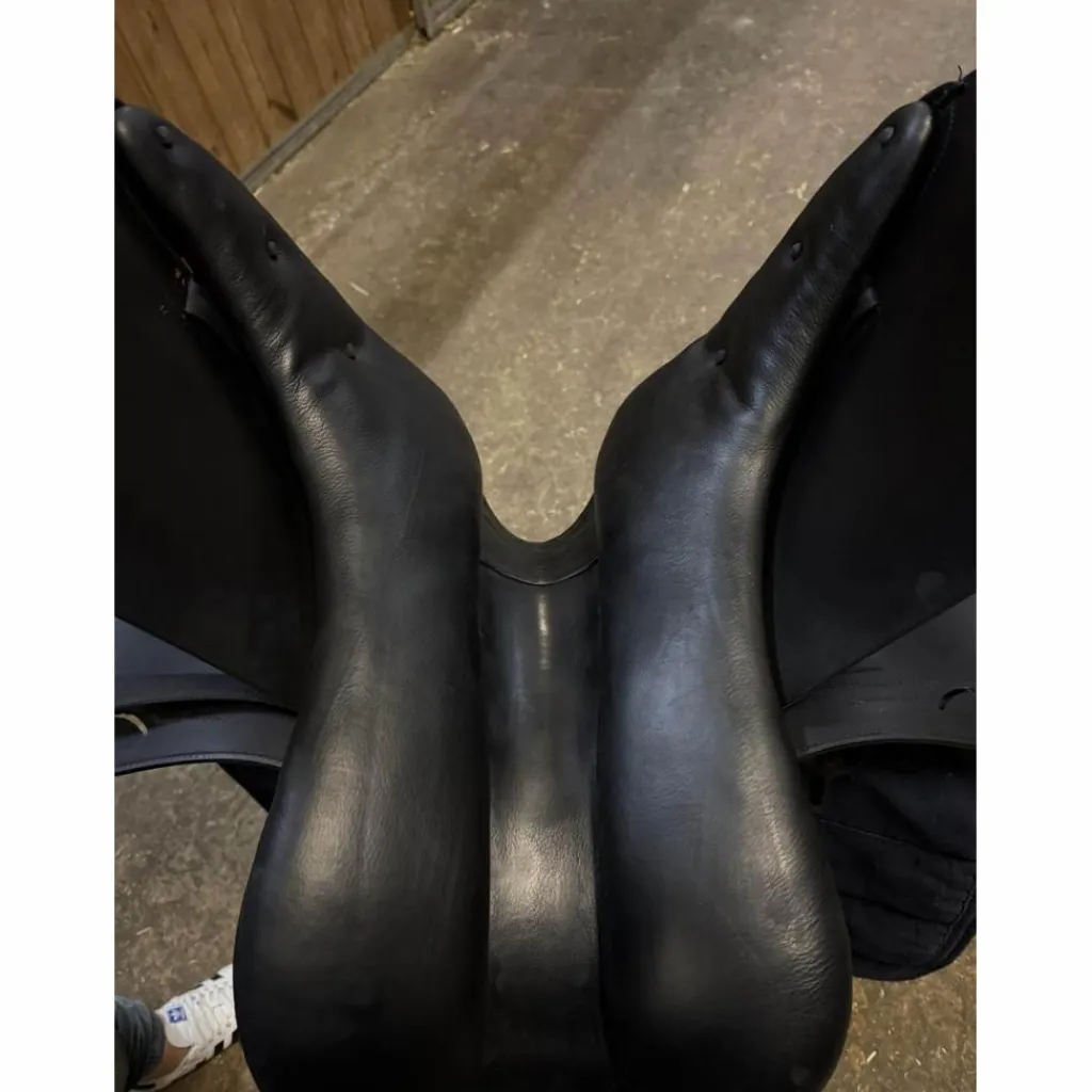 Selle de dressage 17p noire*Prestige Outlet