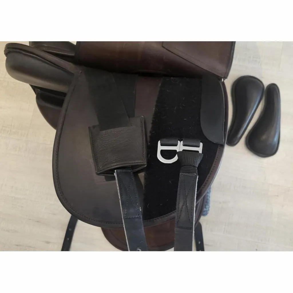 Selle dressage arçon cuir Hidalgo Modèle Chicago 18"*- Marque inconnue - Online