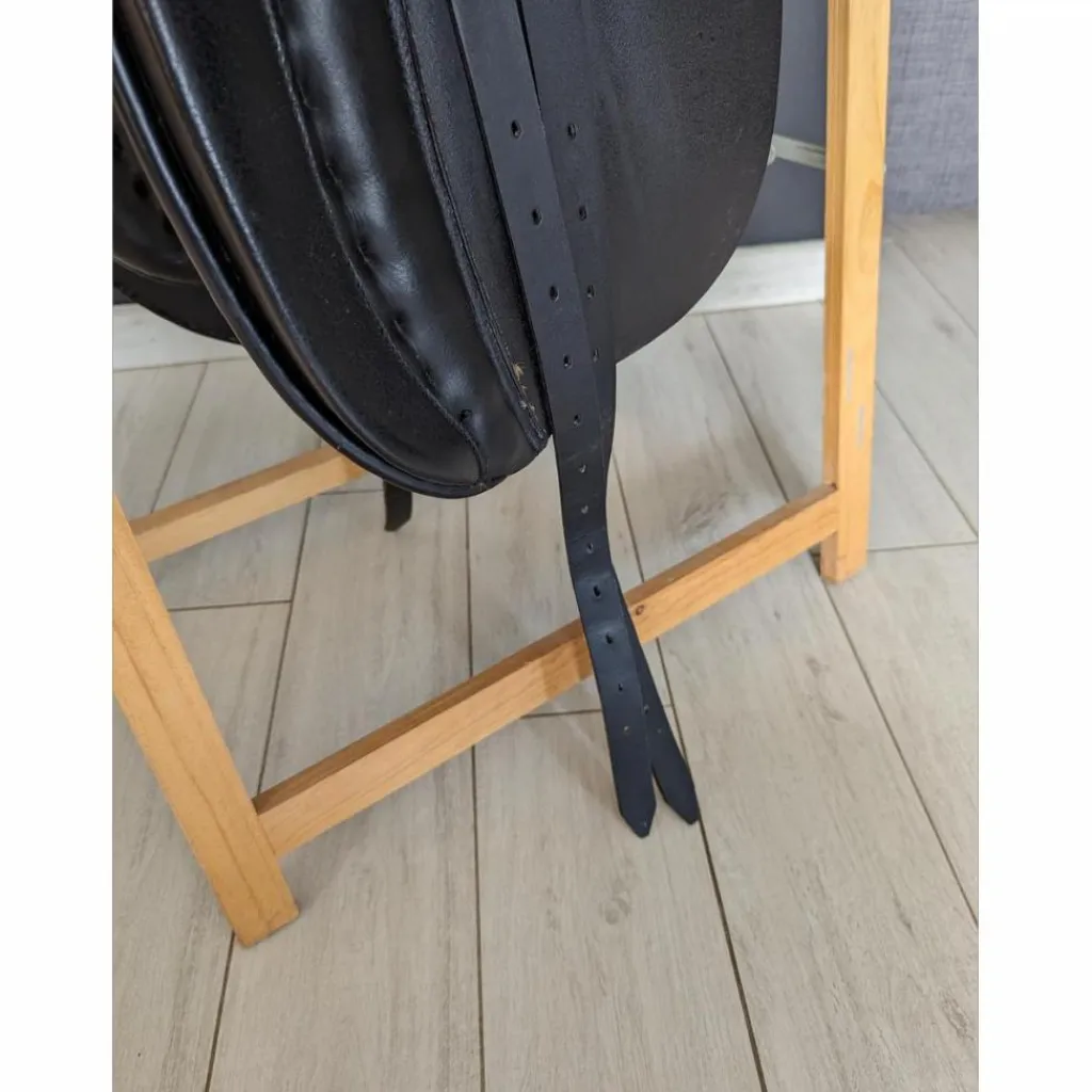 - Marque inconnue - Selles De Dressage>Selle dressage cuir noir 17"5 Quadrije et filet